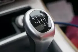 开手动挡车跑长途真的比自动挡车累吗？老司机：一点也不累图片