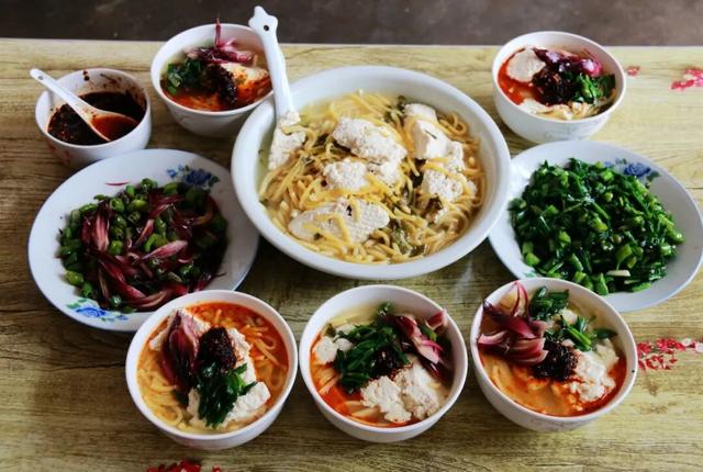 【千里嘉陵江 虞关好风光】北雀观景台红叶燃遍两岸，这份秋日限定美景请查收