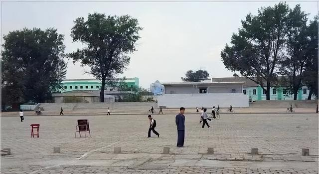 朝鲜导游问我：丹东的高楼是不是都建在江边？