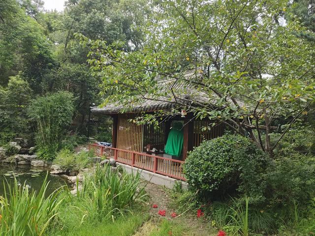 复兴岛上共青路，工业遗存赋新能