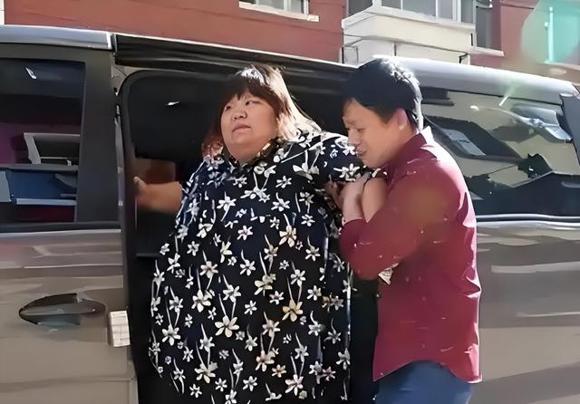 7年前，那个被丈夫喂到330斤，睡塌两张床的校花，如今怎么样了？
