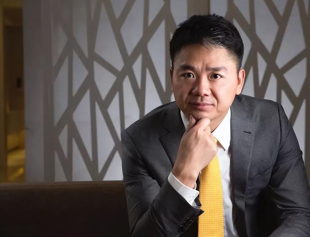 亲情重要还是金钱重要？就算如今的刘强东，面对儿子时也充满遗憾