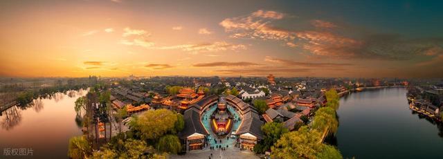 山东这座运河古城，夜景美到窒息，高铁直达还藏着地道鲁南味