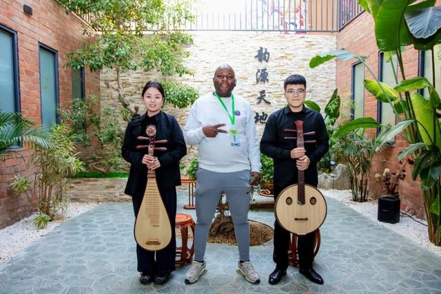 10国非洲媒体人来北京市通州区台湖镇打卡啦！