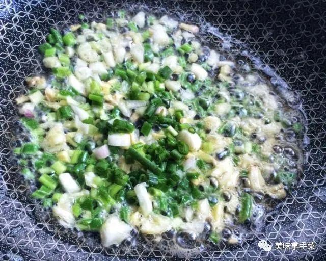 炒生菜的做法，教你饭店炒法，油润清脆，菜味十足