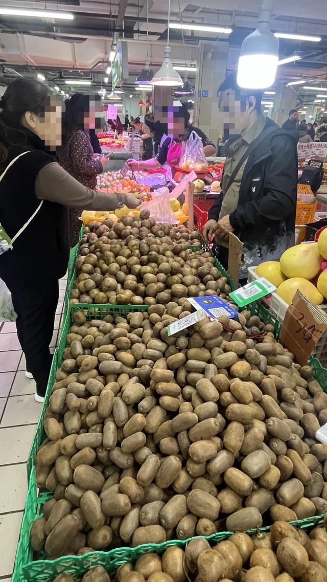 轨道直达的赶场地!地方超大,东西多,买菜这些超方便