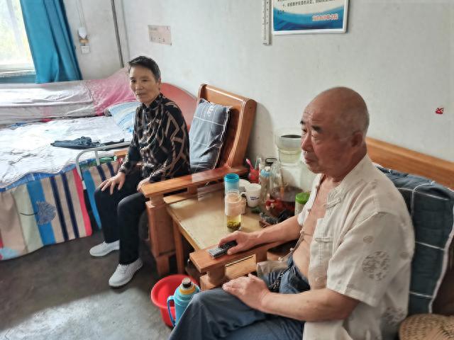 浓浓爱洒敬老院 殷殷情暖老人心