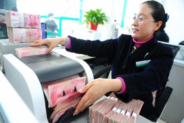 银行员工说漏嘴：明年起，手里有定期存款的人	，做好4个准备