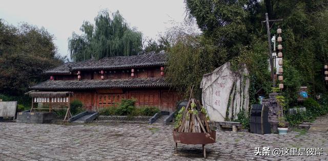 乘旅游专线游丽江的观音峡