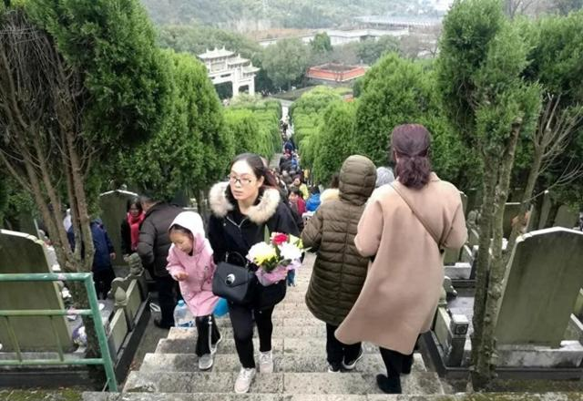 今年清明不一般，60年不遇，今年碰上了，哪天上坟有讲究了解一下