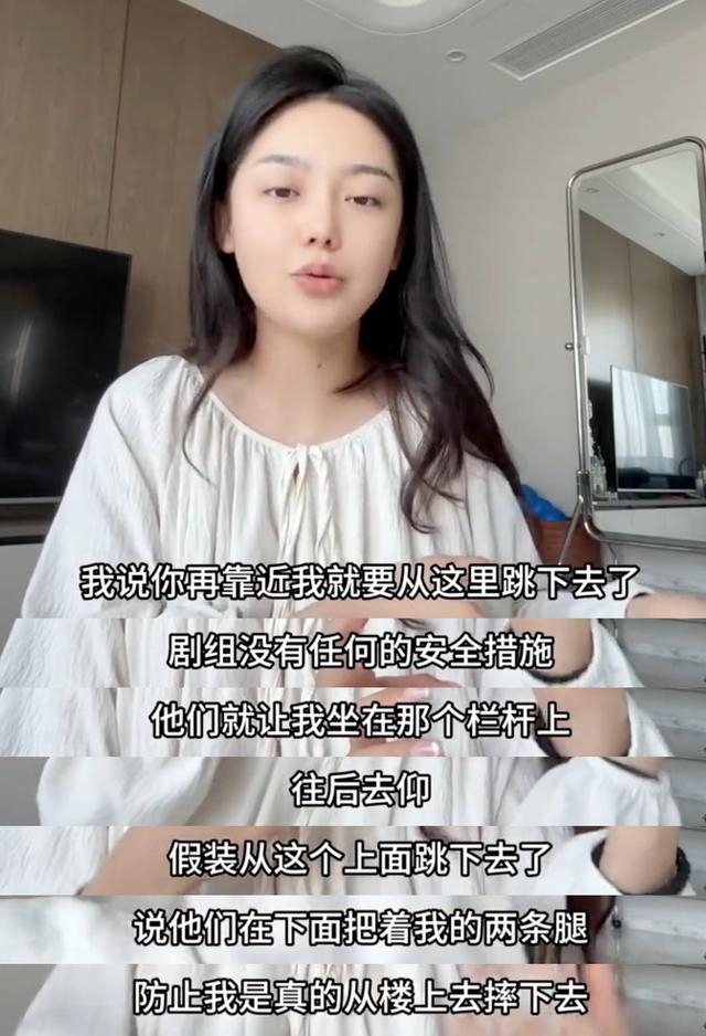 短剧女演员被男主一脚踹飞，指甲当场断裂，贾玲的话又一次应验了