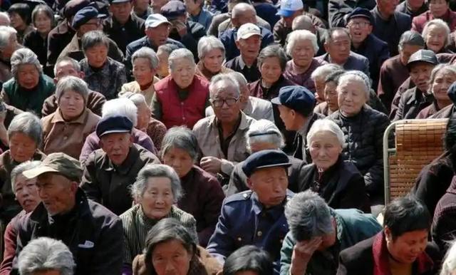 中国将迎来前所未有的死亡高峰，专家给出答案，或是这些因素导致