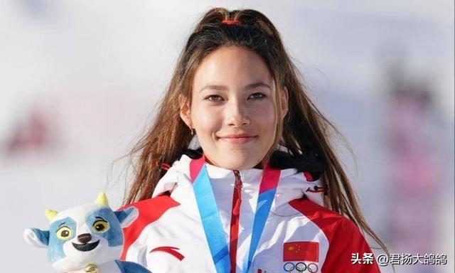 国籍争议不到1年，22岁谷爱凌近况曝光，邓亚萍的评价没说错