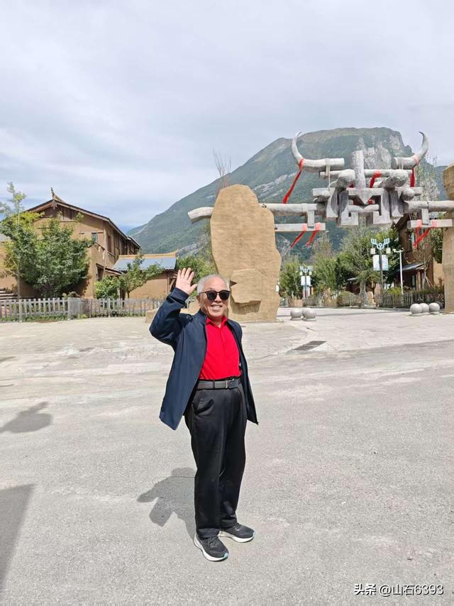 丁怀华：《大美川府行 大爱祖国情》