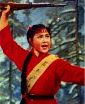 82 岁京剧叛徒归国遭痛骂：吃里扒外，37 年里是叛国还是逐梦？