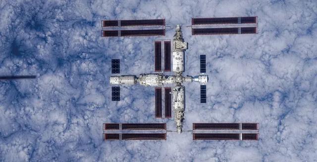 神舟二十号延期返航:空间站6人继续同飞:空间站氧气为何用不完