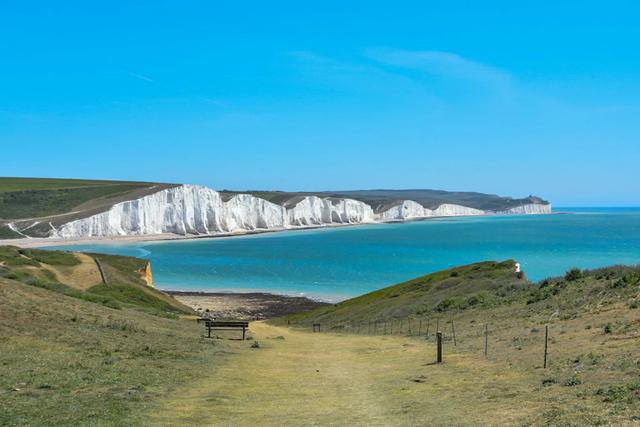 「人生必看奇景」英国白崖出现巨大裂缝，景观会消失吗？