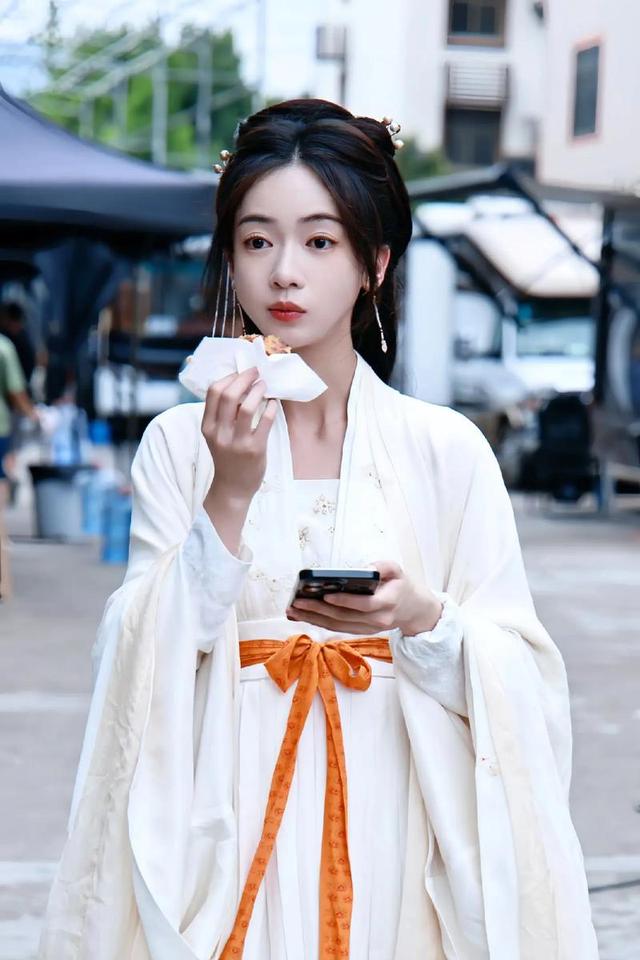 没想到！表面是“黄花大闺女”，实际却偷偷生子的女明星，太意外
