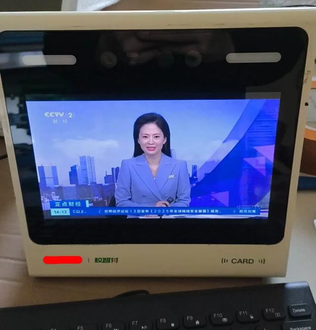89元的校园支付“智慧屏”，8寸外屏+5寸内屏，采用骁龙处理器