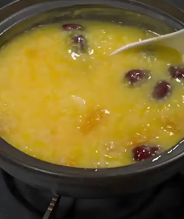 高压锅煮小米粥别再瞎琢磨！分享时间秘籍，10分钟煮出黏糯好粥