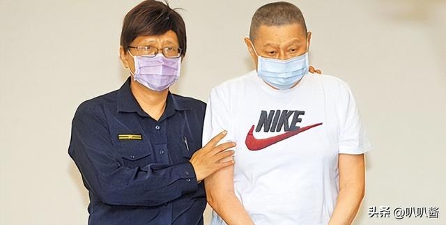 包养情人无数，娶初中同学女儿为妻，玩老婆闺蜜，嗜色如命的富豪