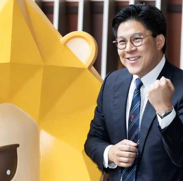 三连升！霍启刚官宣喜讯，新身份给郭晶晶长脸，让李嘉诚不敢吭声