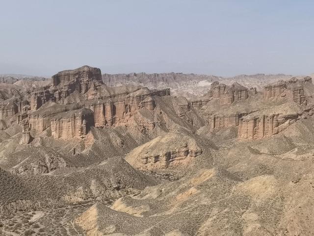 冰沟丹霞是丹霞地貌命名地 以景观独特闻名 与七彩丹霞完全不同风格