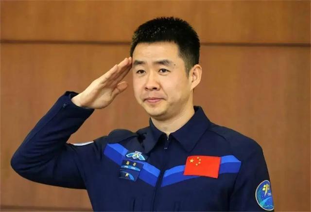 连超2人，中国在轨时间最长航天员陈冬将达400天，神二十一将发射
