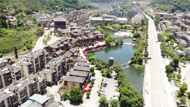 云南宝藏森林城市，温泉瀑布，苗寨古村，昆明动车直达