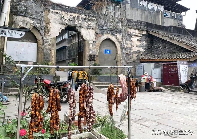 四川被冷落的古镇，中国的诺亚方舟，美食诱人被严重低估！