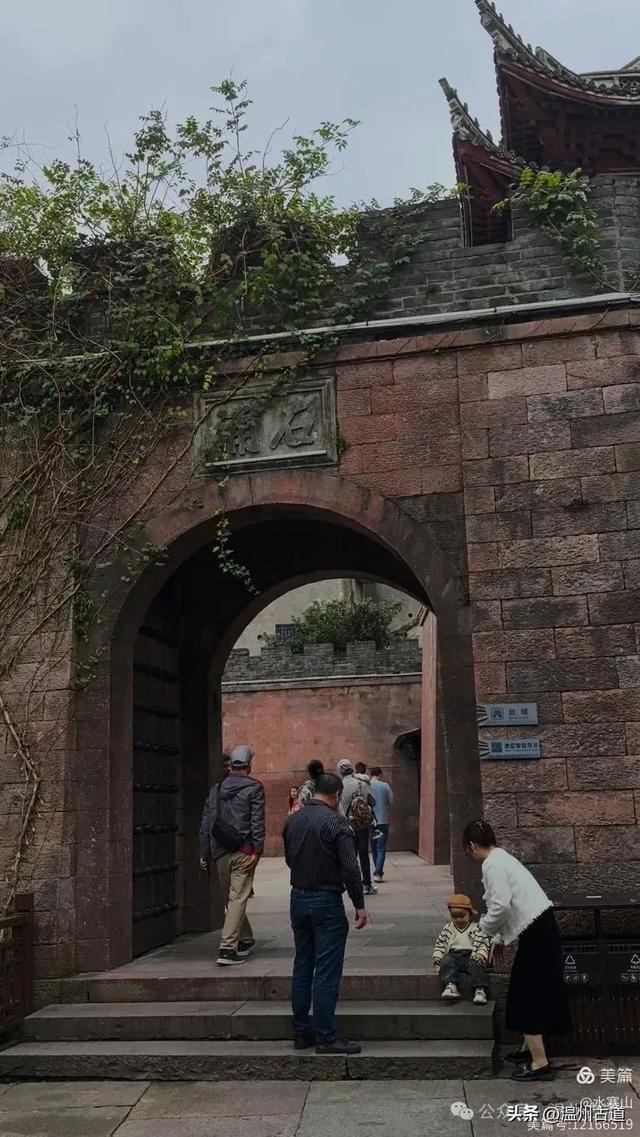 一座古城的光阴故事：600年未散的渔火，藏着最鲜活的人间烟火！