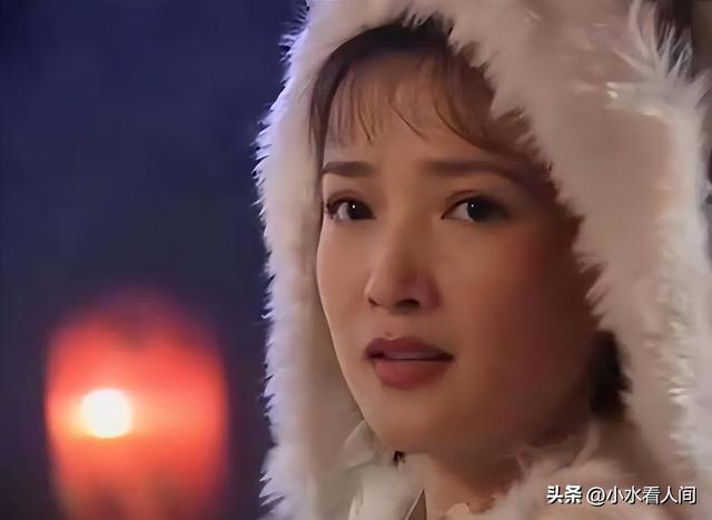 何晴葬礼今日举行！儿子捧骨灰遗像，落泪追忆母亲，许亚军没露面