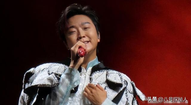 善恶终有报！47岁“跌落神坛”的李玉刚	，终是活成了“跳梁小丑”