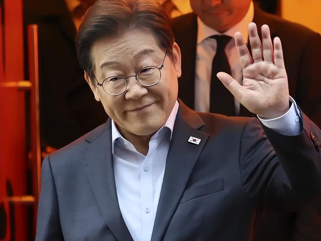 李在明急访美国，签下15%关税协议，王毅一句话点明关键，韩外长直言：中国是“挑战”
