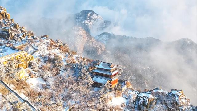 美到失语！雪后泰山限定风景，仿佛天宫坠落人间！