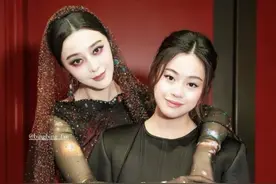 范冰冰在香港走秀，搂着甘比女儿合照，已移居香港住月租65万豪宅图片