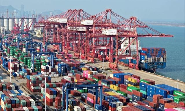 “中国的头号对手”承认，特朗普败得一点不冤，中国至少赢了两次