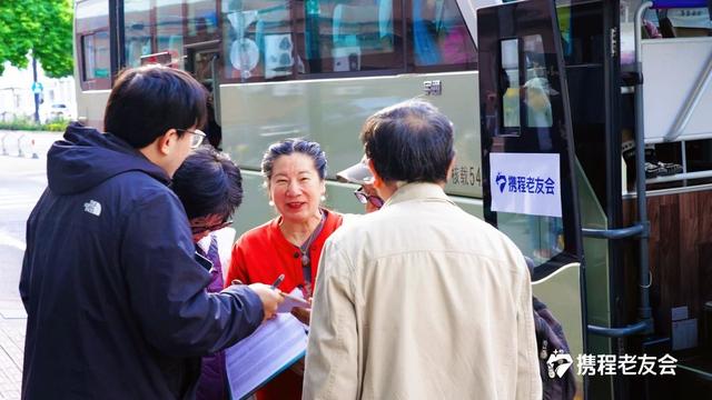 重阳节银发旅游再升温 老友旅游不再“赶路”
