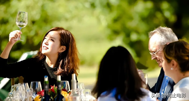 面相又变了！50岁赵薇近照曝光，婚礼上用心打扮，终是难走回头路