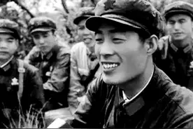 他33岁当上大军区副司令员，1976年擅自调动部队进京被调查图片