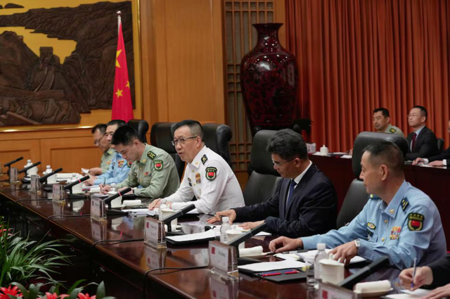福建舰歼35弹射成功震撼全球，美代表团见中国防长当场提要求，中方底线亮了