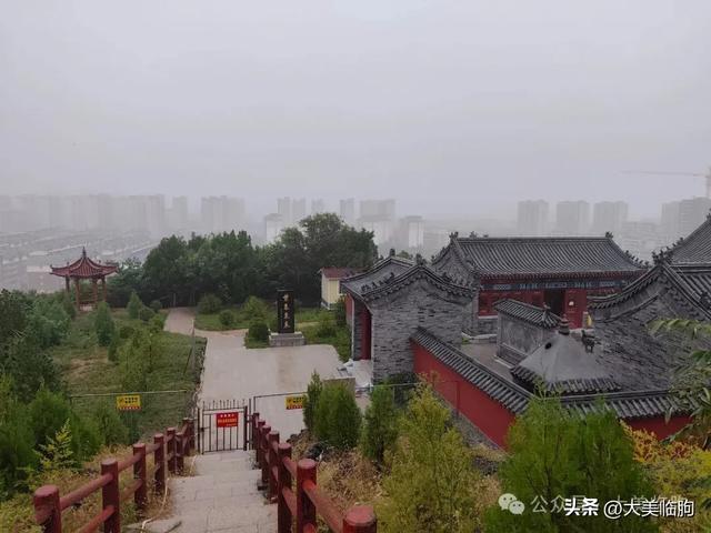 雨后的早上登临朐县城的粟山,眺望县城