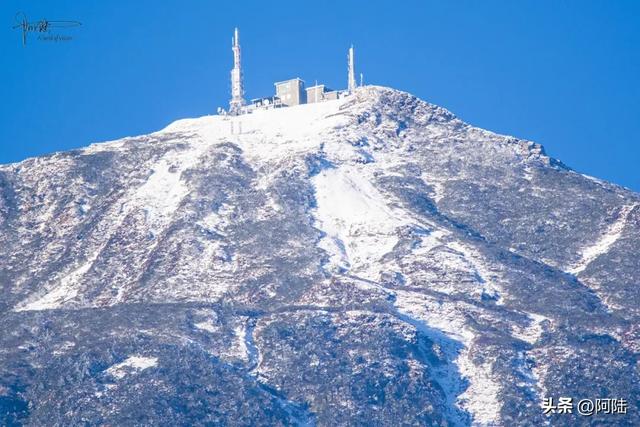 大理虽没下雪,但苍山之巅已是银装素裹,远眺和仰望都挺好看