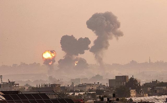 8个师一夜之间撤干净，700人阵亡，以军空投，叙利亚被朱拉尼分裂