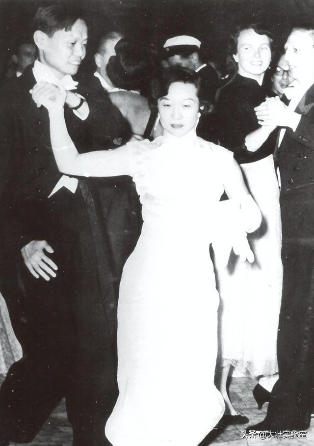 杨振宁妻子杜致礼有多美？1947年在美国的留影，她20岁，气质不凡