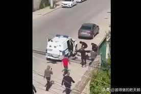 突发！俄罗斯马哈奇卡拉市发生持枪袭击交警事件，三名警员殉职图片