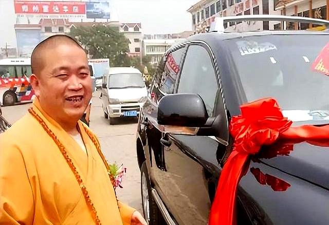 拔出萝卜带出泥！释永信倒台后，王林也浮出水面，牵扯多位女星