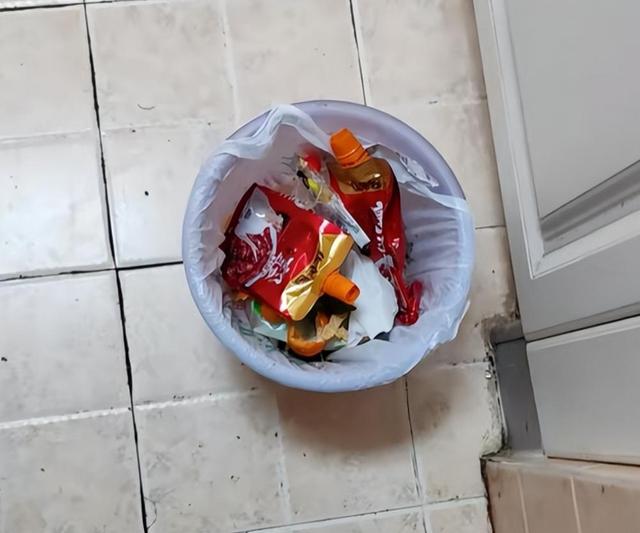 闫学晶事件再升级！官媒下场发文锐评，言辞犀利，句句直戳她心窝