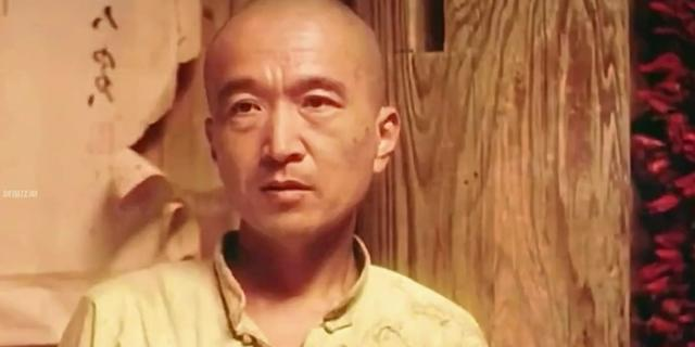 78岁李保田近况令人唏嘘，住处杂乱喝10元桶装水，如今老到不敢认