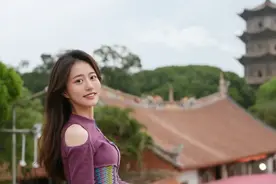 28岁的她，被赞“全网最甜”警花图片
